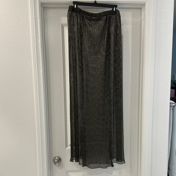 Shade & Shore Black/Gold Shimmer Sheer Swim Cover Up Skirt - Picture 5 of 5